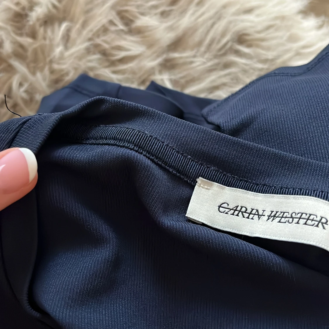 Mörkblå tröja - 91