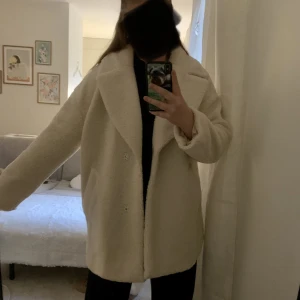 Teddyjacka  - Varm och mysigt jacka i storlek L, fint skick! Från H&m 