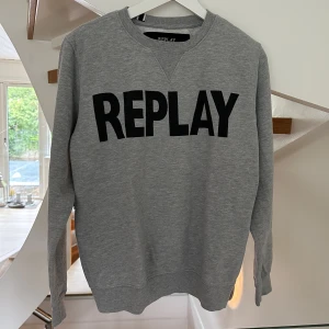 Replay sweater - En grå sweater från replay. Herr storlek.