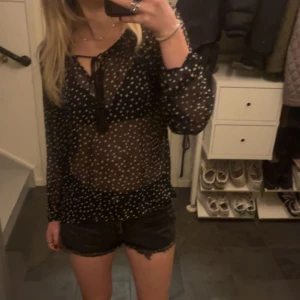 Blus - Säljer min jätte fina blus i storlek s! Vet ej vart den kommer ifrån, nyskick ❤️skriv för fler bilder! 