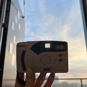 Nikon EF400SV  - Säljer min analog kamera 