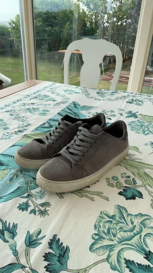 Axel arigato skor  - Använd ett par gången 