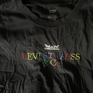 T shirt  - Tröja från Levis som inte kommer till användning. Storlek Xs och inga tecken på användning!