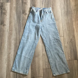 Jeans Lindex  - Jeans ifrån Lindex modell Hanna, storlek 34 Inte mycket använda 