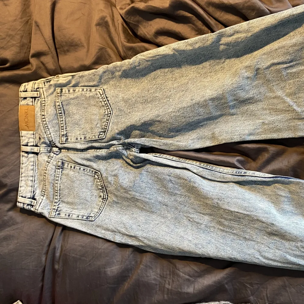 Ljusblå jeans från monki, aldrig använda då dom inte passade mig. Stl:25 . Jeans & Byxor.