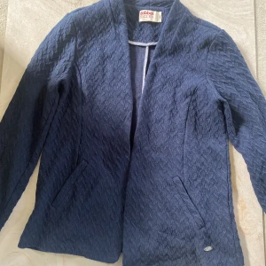 Kappa - En lite tunnare kappa från Dobber!  Kolla mina likade bilder för info om frakt och policy!