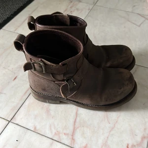 Primeboots - Låga bruna primeboots. Inköpta för 2000kr. Vid intresse kan fler bilder skickas.