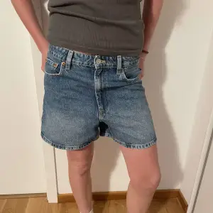 Perfekta jeansshorts i perfekt skick!!🌟🌟⭐️💫från zara