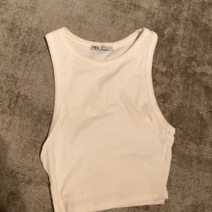 Linne - Linne från zara  Lite smutsig i kanten men ingenting som syns  Orginalpris: ca 99kr