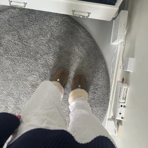 Linnebyxor  - Ett par linnebyxor från Hm, storlek S, man kan både ha lowwaist och midwaist, köptes för 400kr, Inga fläckar eller likande. 