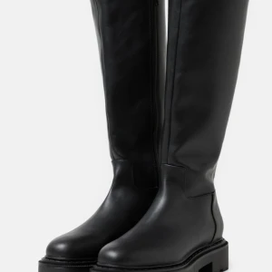 Monki stl 38 - Jättefina stövlar. Toppskick, som nya!