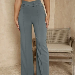 Gråa snygga kostymbyxor  - Gråa eleganta kostymbyxor som aldrig används. 