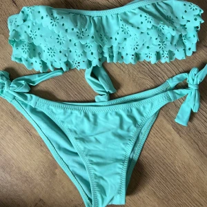 Blå bikink - Ljusblå bikini med Bandeau överdel🩵