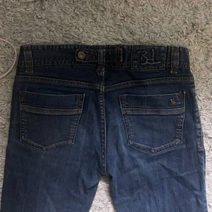 Raka Jeans Bondelid - Raka skitnsygga Jeans från Bondelid. Storlek S. Snygga sömmar och fickor!