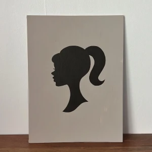 Barbie tavla  - Tavla målad i akrylfärg, 30x40cm säljes för 250kr, finns annons uppe för bägge (se bild två) för 450kr