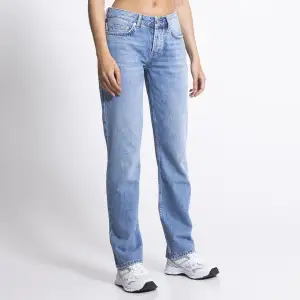 Superfina mångmidjade jeans från lager 157. De är i storlek xxs och säljs på grund av att de är lite för små för mig. Använda ett fåtalgånger och har endast legat i garderoben. Mycket fint skick😊👍