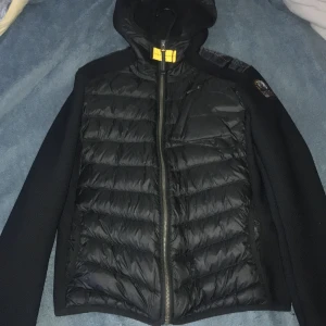 Parajumpers Jacka  - ParaJumpers Jacka. PJS. S-XS.  JUNIOR. Knappt använd. 