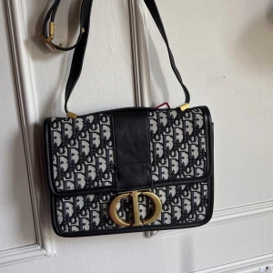 Väska - Helt ny, oanvänd. Djur- och rökfritt hem. Superfin! 