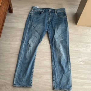 Levis 502 33/30 - Blåa Levis 502 i storlek 33/30 Bra skick Pris kan diskuteras vid snabb affär