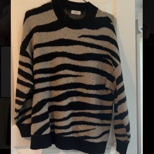 Stickad tröja - Inget att anmärka på 