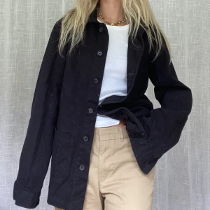 Jacka  - Enkel jacka passar till ALLT!   Jag är vanligtvis storlek s 