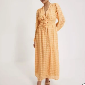 klänning - söt klänning från gina tricot, strl xs