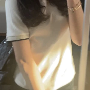 zara tröja  - endast använd en gång  ny pris 199kr mitt pris 80kr  krämvit tröja ifrån zara