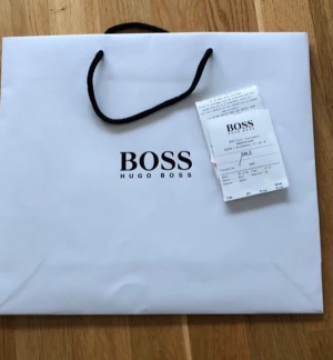 Hugo boss tracksuite jacka med kvitto - Hugo boss jacka stl S, svart och turkos. Helt oanvänd. Passar både dam och herr