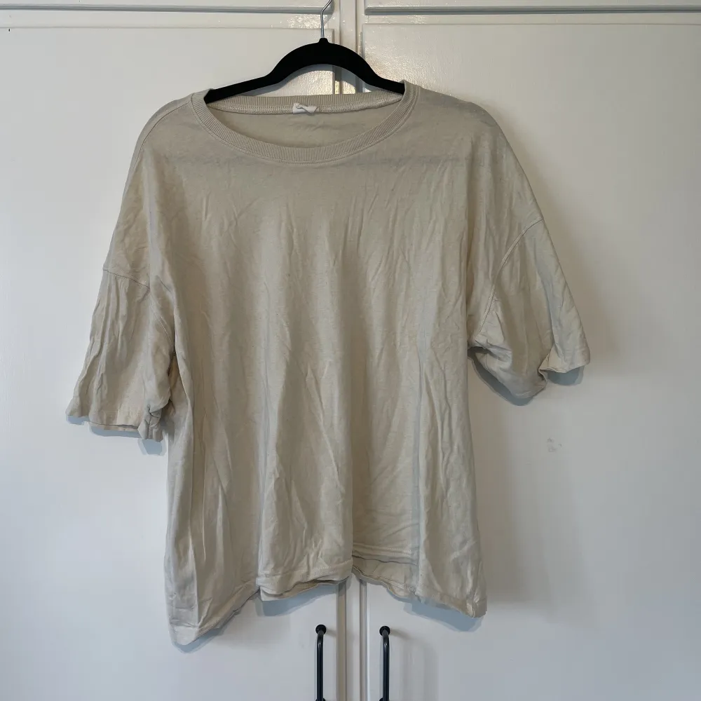 T-shirt i storlek XL. 40 kr + frakt 🥰. T-shirts.