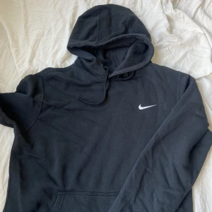 Nike hoodie  - En hoodie från Nike, sparsamt använd :)