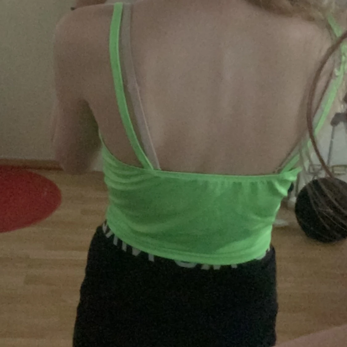 Linne med ”markering” vid brösten - 90