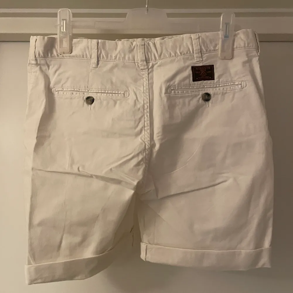 Vita Morris shorts i storlek 31  Perfekt till sommaren. Shorts.