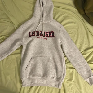 LE BAISER HOODIE - Le baiser tröja ej använd  