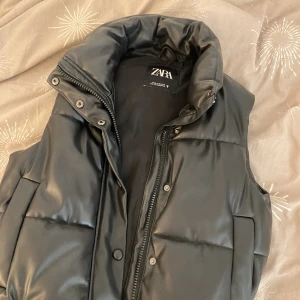 väst zara - väst från zara i storlek XS❤️ 200 kr inkl frakt