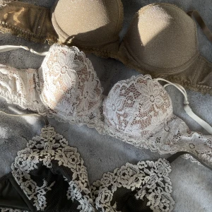 Intimissimi - Säljer nu 3st bh.ar från intimissimi!😊 Testar om någon skulle vilja köpa någon av dessa. Alla är i väldigt fint skick och bara använda enstaka gånger! Självklart tvättade😊❤️  150kr styck. (Nypris ca. 400-499kr) Och B75 i de andra  Längst ned (gröna) e SÅLD