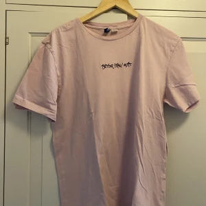 HM-t-shirt  - Använd 3-5 gånger  storlek M