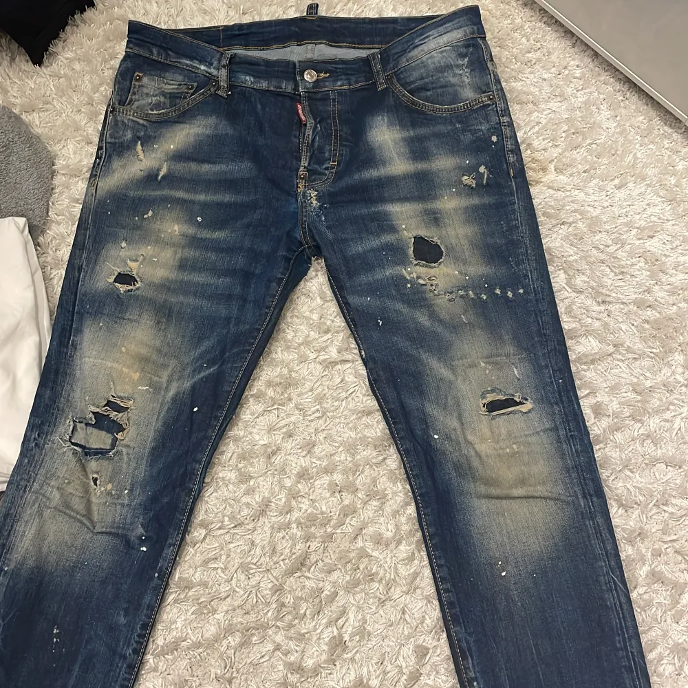 Dsq2 jeans  Nypris 5999 Vit färg  St 48 motsvarar M . Jeans & Byxor.