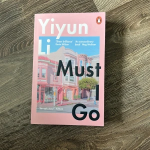 Must i go - Helt ny och i perfekt skick. 95kr, använd gärna köp nu knappen. kom i dm om mer info. har läst samma bok innan och den var spektakulär så jag köpte en egen kopia. rekommenderar väldigt mycket!