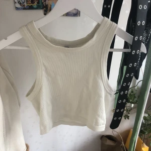 crop top - croppat basic linne som är perfekt till sommaren.