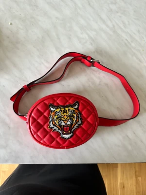 Midjeväska  - Midjeväska i jättebra skick