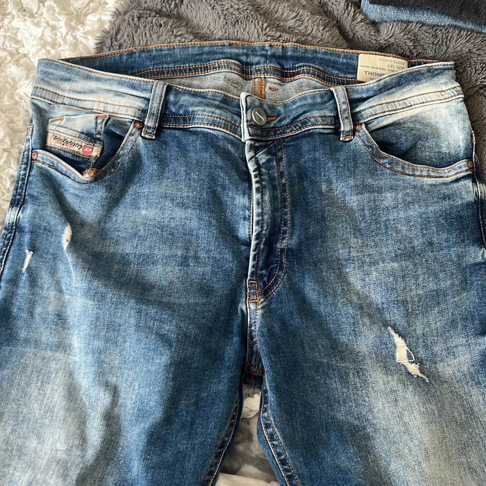 Ett par så fina diesel jeans som inte finns kvar i sortimentet länge.🙉🙉🙉 10/10. Farkut & Housut.