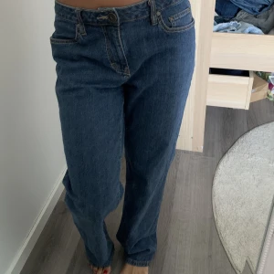 Vintage jeans - Knappt använda, vintagestil på dem. Från Calvin klein. Nypris låg på 1200kr. Lite bootcut på dem