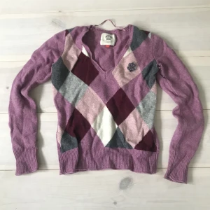 Söt tröja - Rosa esprit tröja! Lite y2k stil💗 Knappt använd🌙 Säljer eftersom den inte är min stil🌹