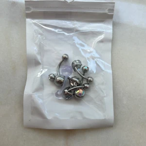 Navelpiercings  - Säljer alla för 59kr! Använder inte silver därför säljer jag dem, helt oanvända och aldrig testade. Använd gärna köp nu ❤️