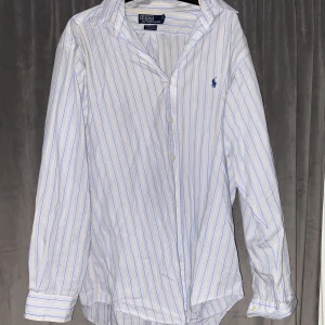 ralph lauren - Säljer pga för stor för mig. Kan gå ner i pris vid snabb affär.
