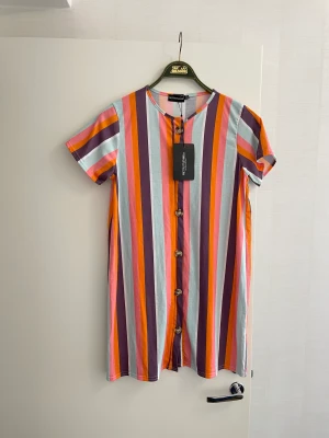 Randig klänning storlek 36 - Randig klänning storlek 36