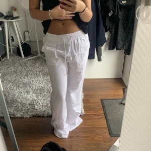 Linnebyxor - Super fina linnebyxor från light in the box💓 aldrig använda bara testade, säljer då ja har ett par andra jag använder mer och är lite långa på mig som är 160. liknar roxy linnebyxorna😊