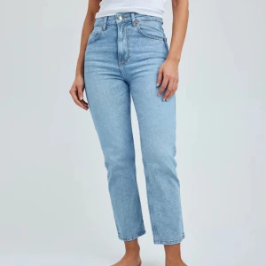 Tower jeans från Bikbok  - Tower jeans från Bikbok, oanvända i str 29 L32. Nypris 699 och finns kvar på hemsidan fortfarande, säljer dom för 250kr.  Storleken tillsvarvar M