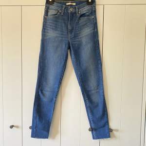 Mile high super skinny jeans från Levis i str 27 L32.