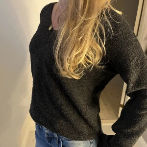 Stickad tröja✨✨ - En fin stickad tröja från Pieces! Lite nopprig.